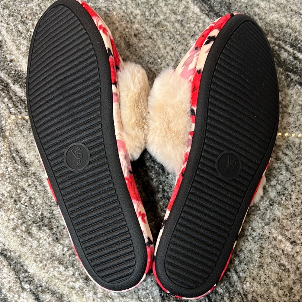 Victoria's Secret Red Floral Women's Slippers Size Medium - Picture 3 of 3